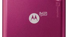 Motorola Flipout- dvojče Microsoft Kin one ?