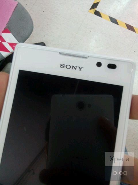 Novinka Sony Xperia S39h zachycena na fotografiích