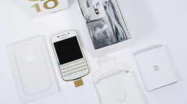 BlackBerry Q10 ve zlato-bílé barvě představen v Emirátech