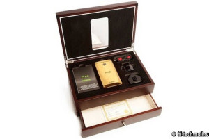 HTC One Gold Edition - prodejní balení