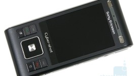 Sony-Ericsson-C905-Review-Design-01