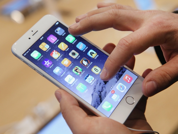 iPhone se pravděpodobně dočká OLED displeje až v roce 2018