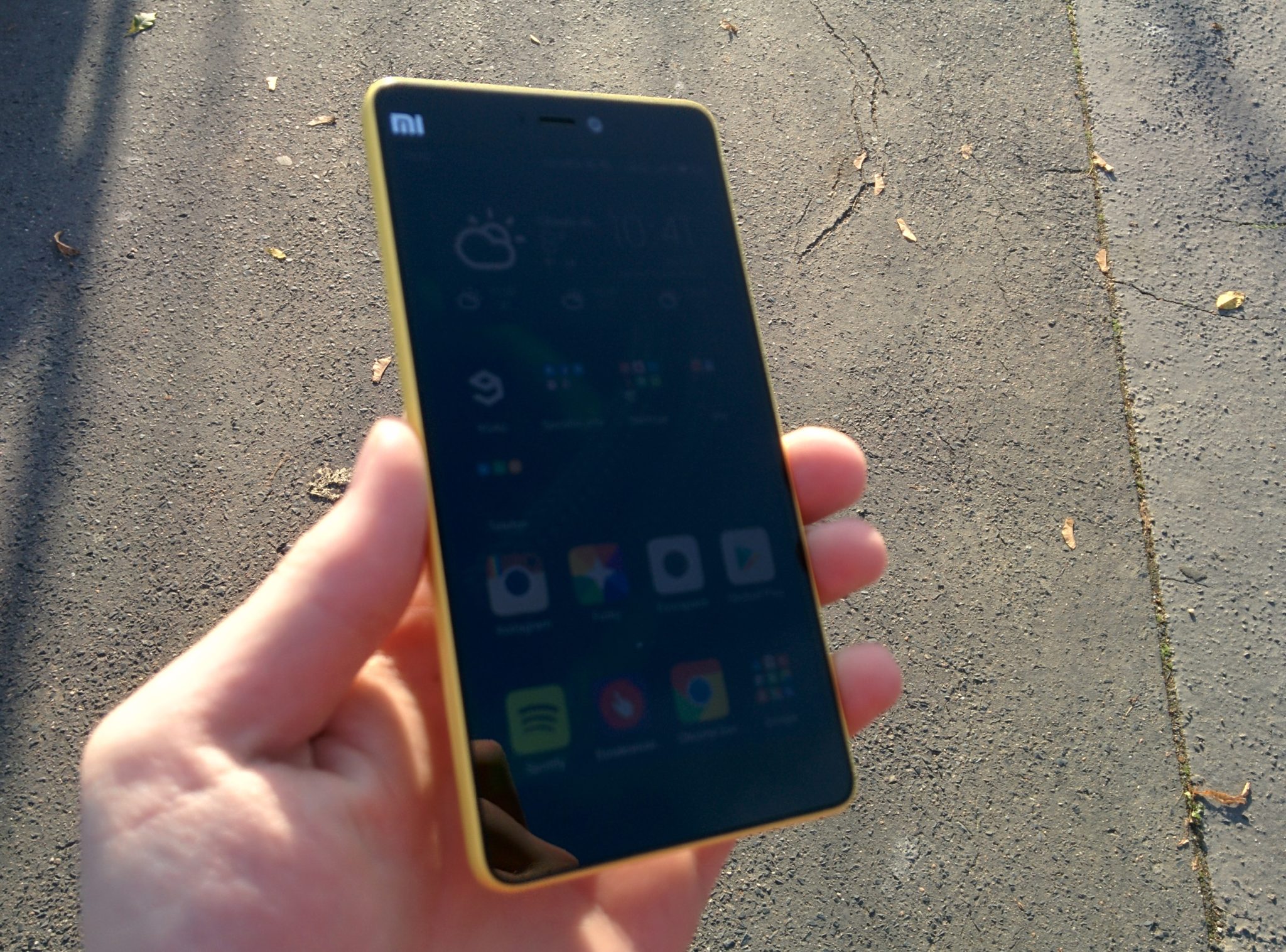 Xiaomi Mi4c – žlutý krasavec s výkonem v malém balení [recenze]