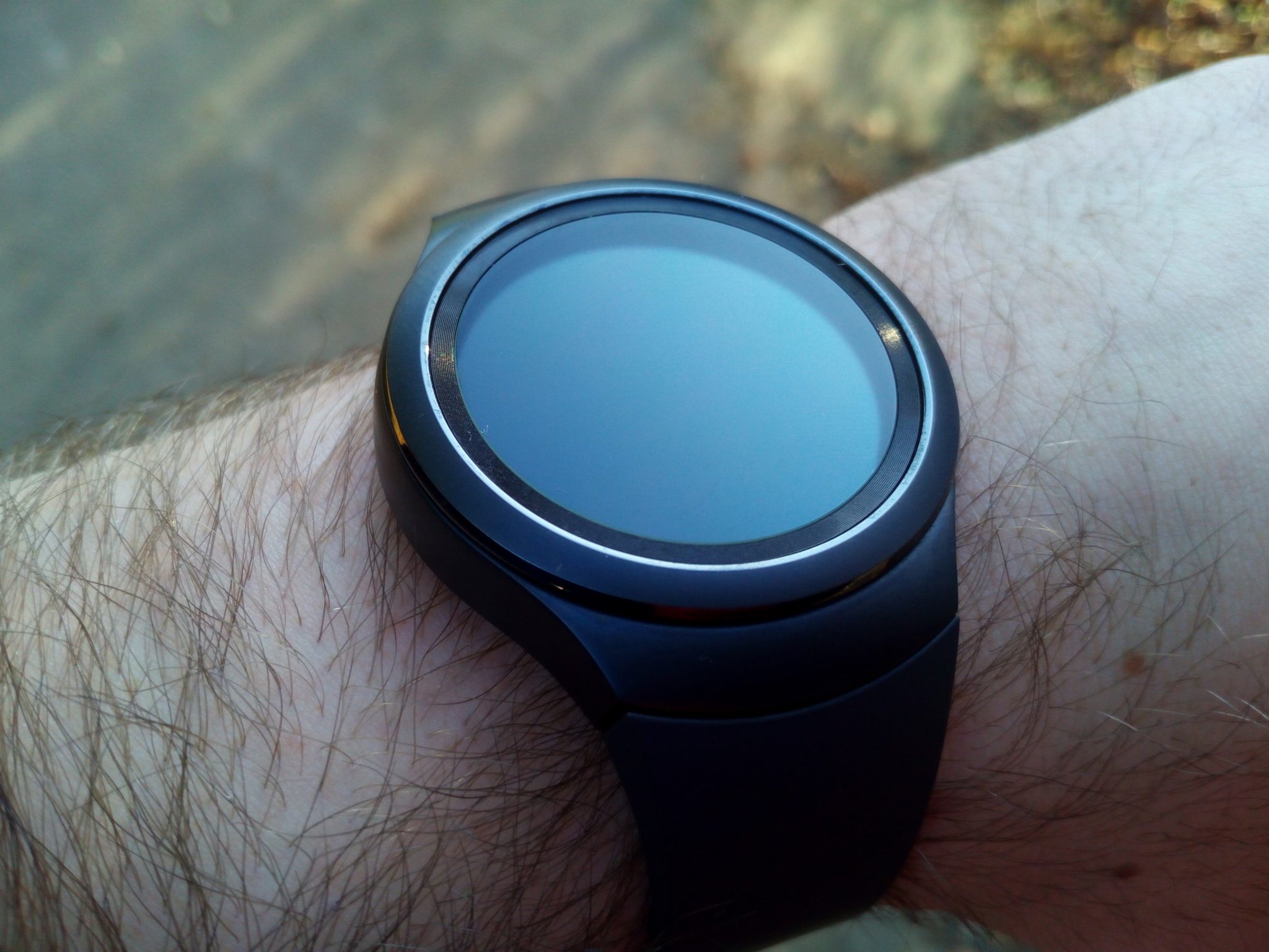 Samsung Gear SII – podařené kulaté hodinky, nebo drahá hračka na ruku s Tizen OS [recenze]