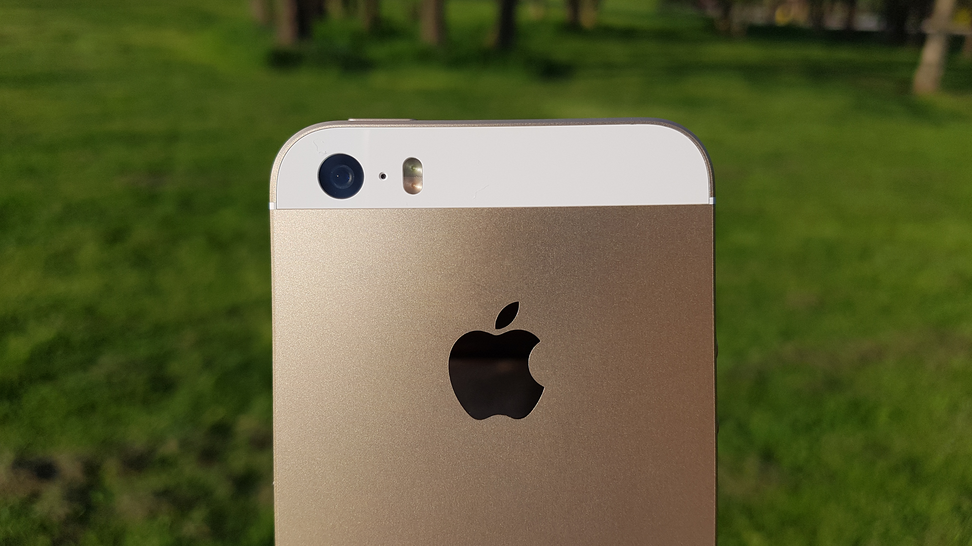 Apple prý letos ukončí prodej letošního iPhonu X a také iPhone SE