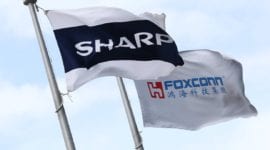 Sharp investuje do výroby OLED dispejů