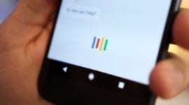 Google Assistant se pomalinku učí česky a slovensky [aktualizováno]