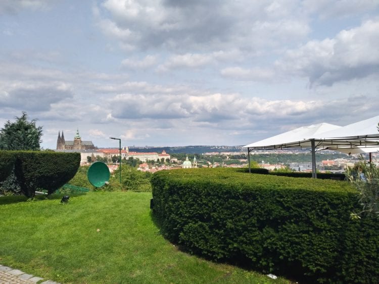 LG Q6 přichází do ČR, přináší minimální rámečky do střední třídy