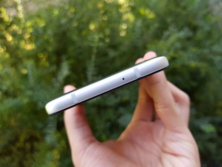 LG Q6 přichází do ČR, přináší minimální rámečky do střední třídy