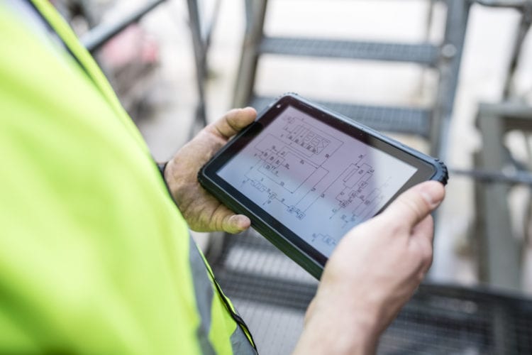 Cat představil dva smartphony a odolný tablet s Windows 10