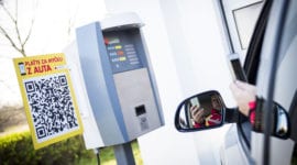 Mycí linku lze zaplatit mobilem a přitom nevystoupíte z auta