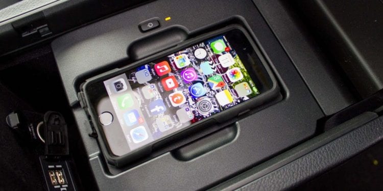 Apple zveřejnil seznam automobilek podporující Qi