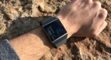Fitbit svolává hodinky Ionic, platí i pro Česko