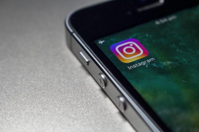 Instagram jde naproti studentům, chystá novou funkci