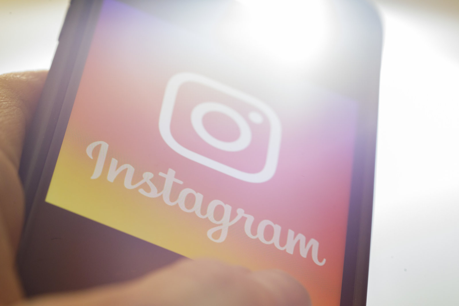 Instagram testuje soukromé zprávy na webu