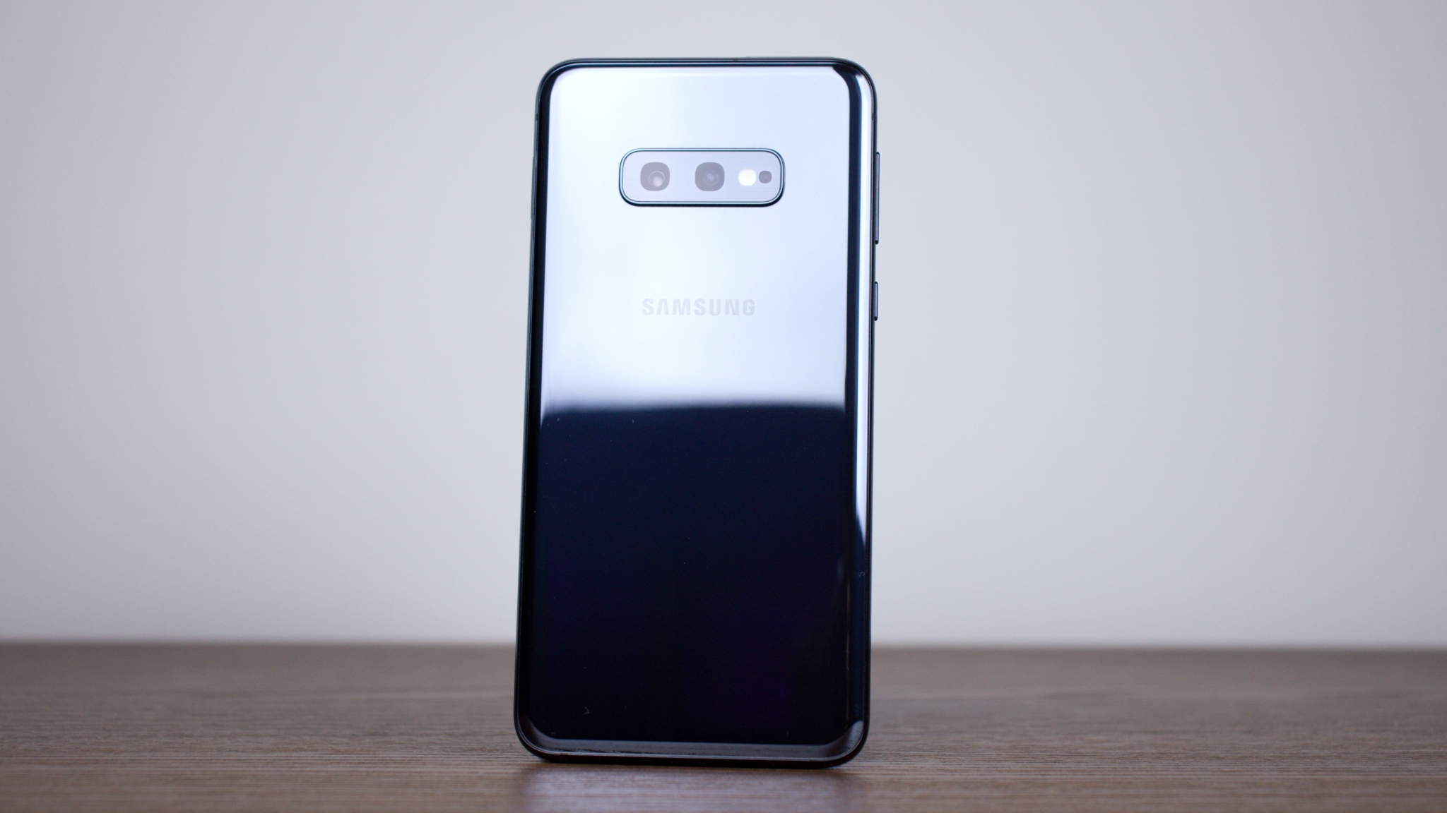 Samsung Galaxy S10e – konečně menší top model [recenze]