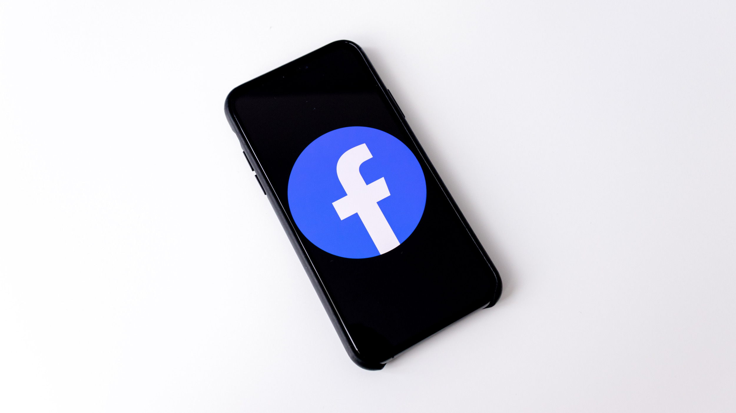 Facebook představil aplikaci pro telefonní hovory