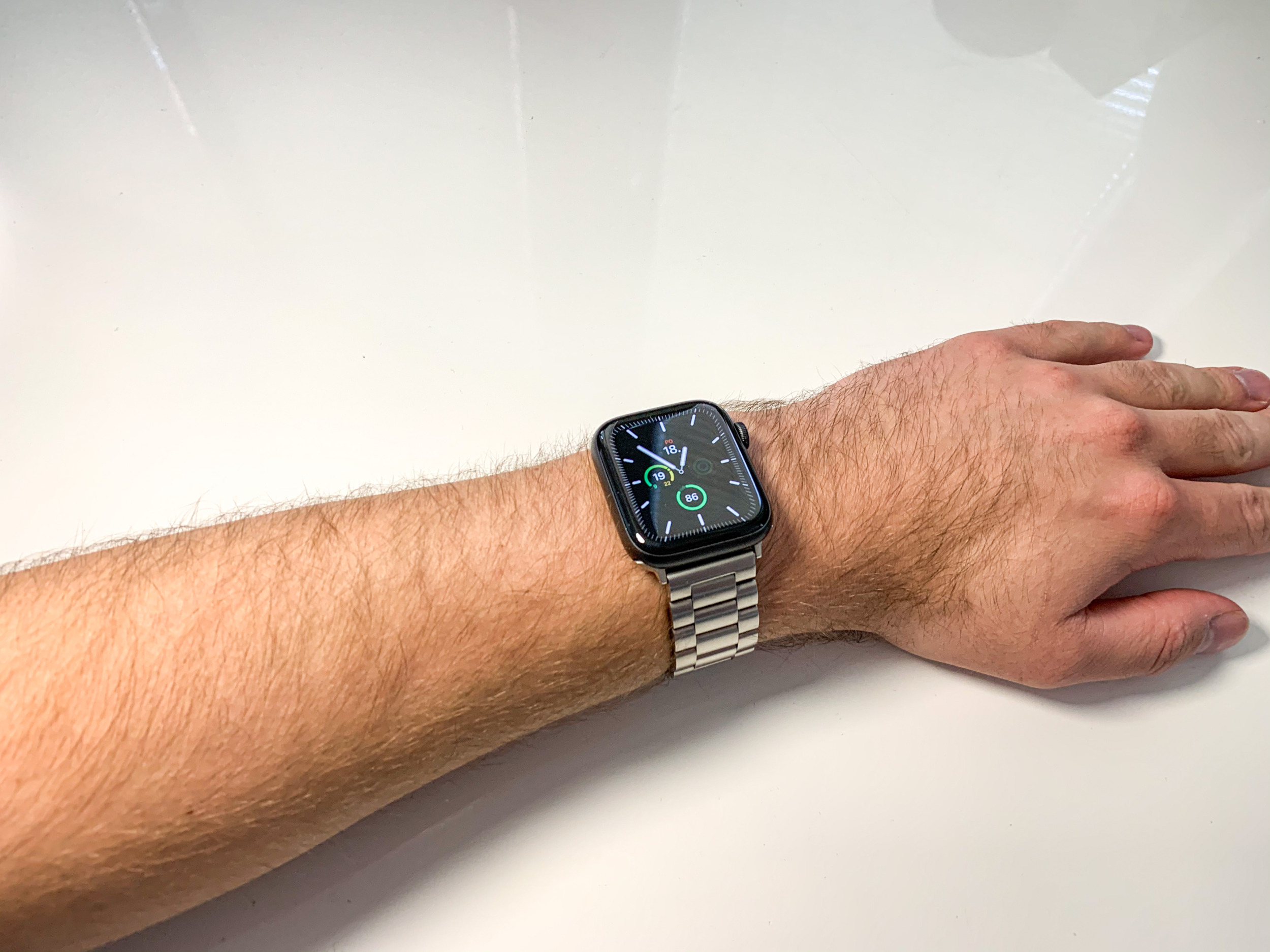 Apple Watch dříve a dnes: stále jde jen o doplněk k iPhonu [komentář]