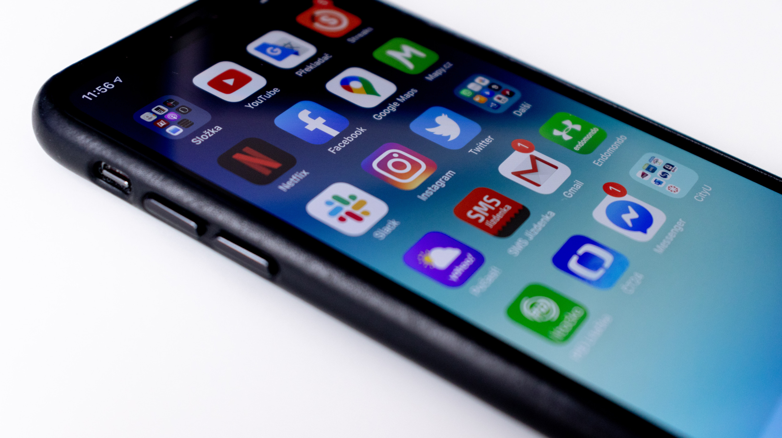 Apple z čínského App Storu odstranil 30 000 aplikací