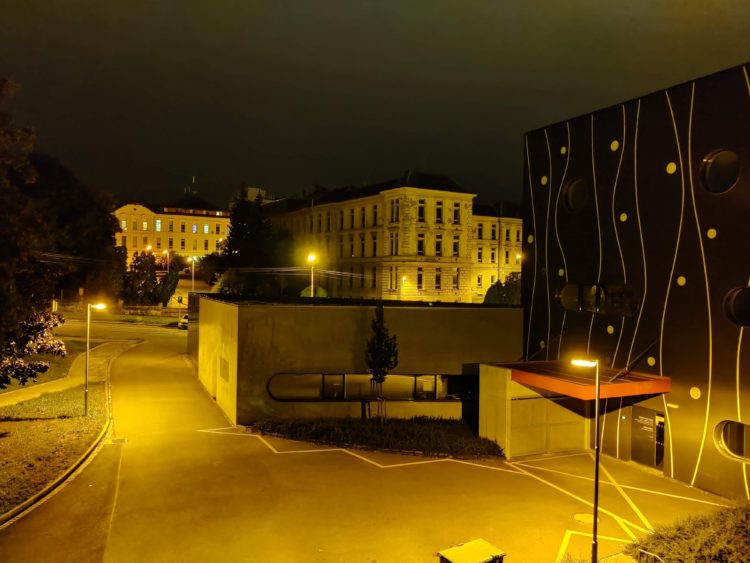 Noční fotka OnePlus Nord