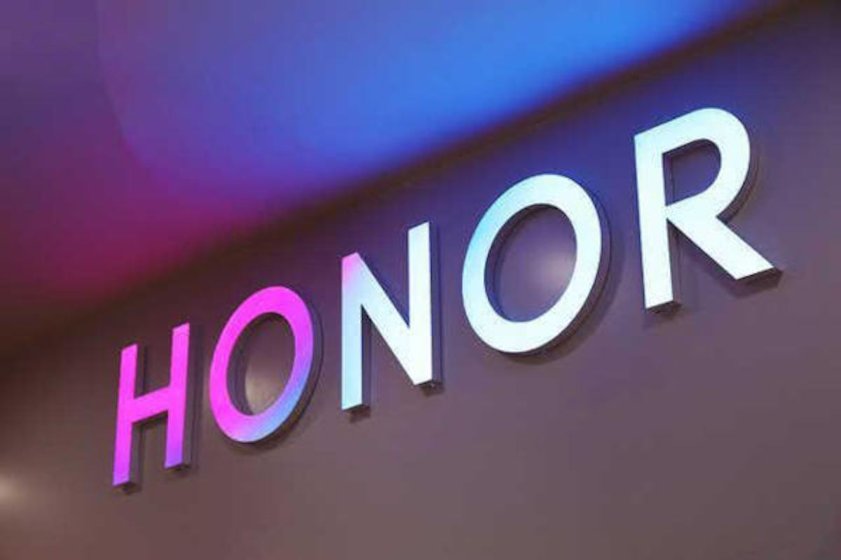Osamocený Honor dokončuje dvě mobilní novinky