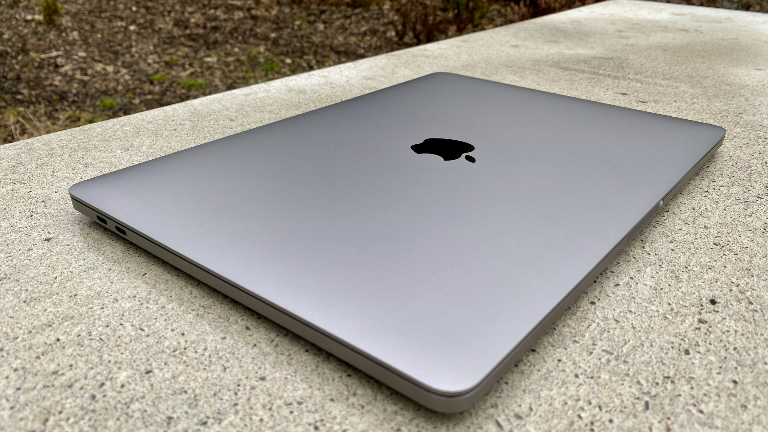 Apple podle analytiků prodal za poslední čtvrtletí rekordní počet MacBooků