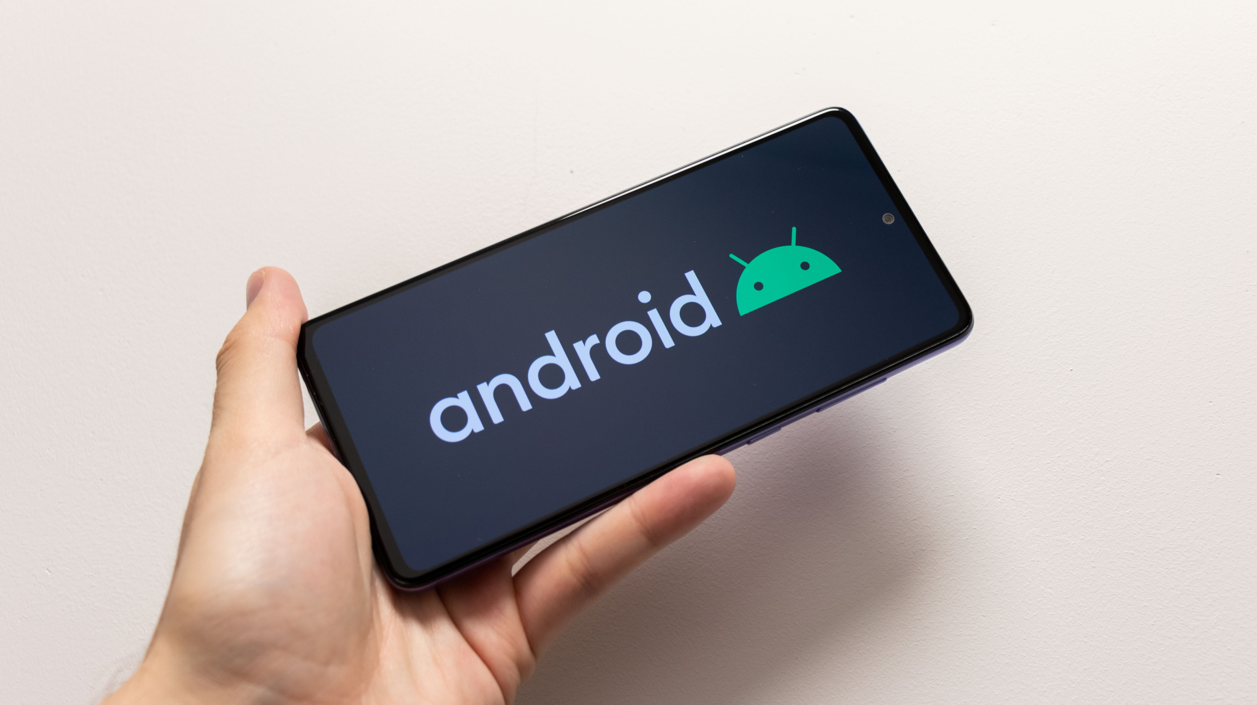 Android 13 se pomalinku poodhaluje