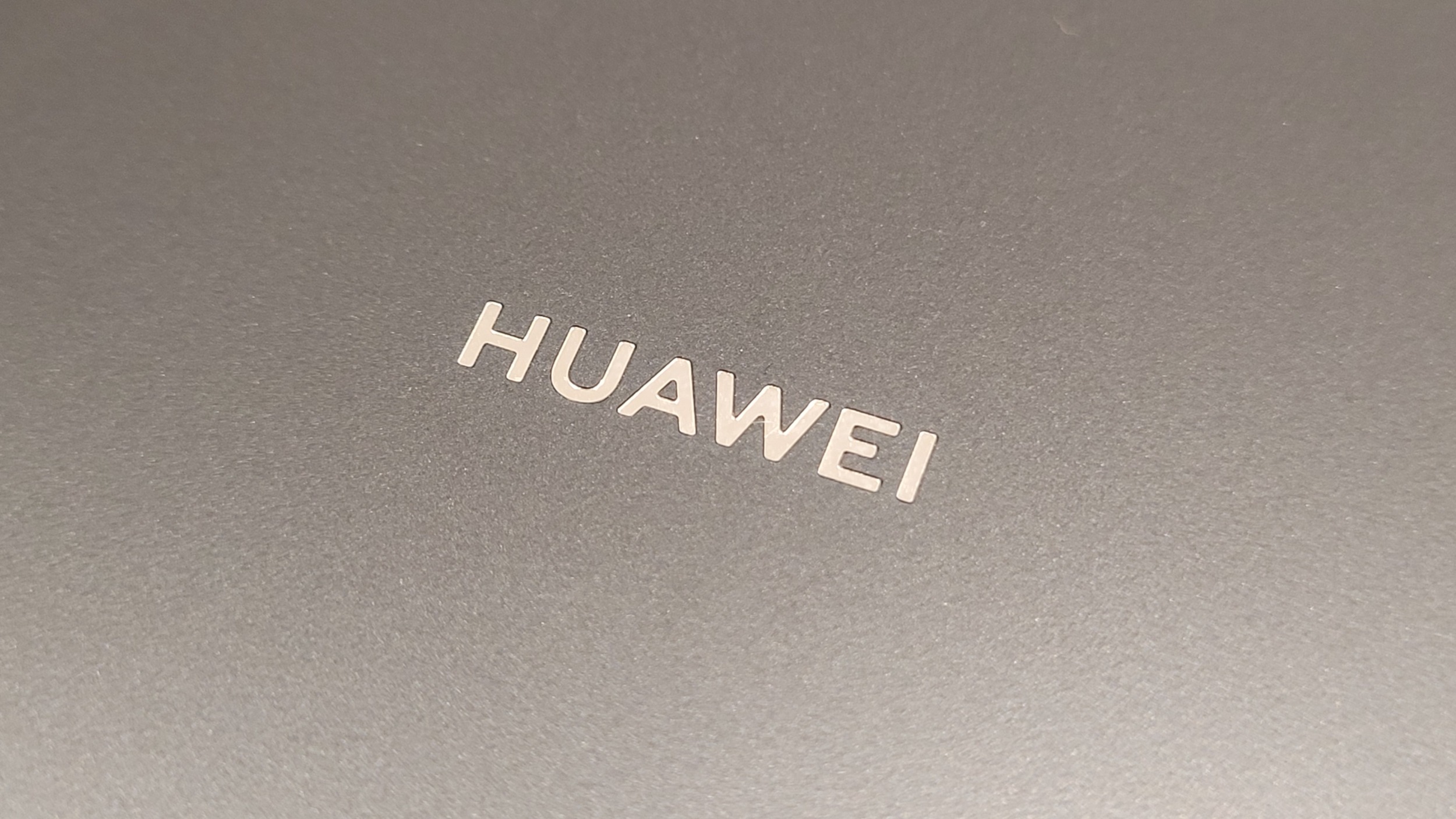 Huawei se dále propadá, tržby za rok 2021 klesly o 29 % kvůli americkým sankcím
