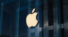 Nový patent podaný Applem odhaluje možnost zobrazení soukromého obsahu na iPhonu pouze přes speciální brýle