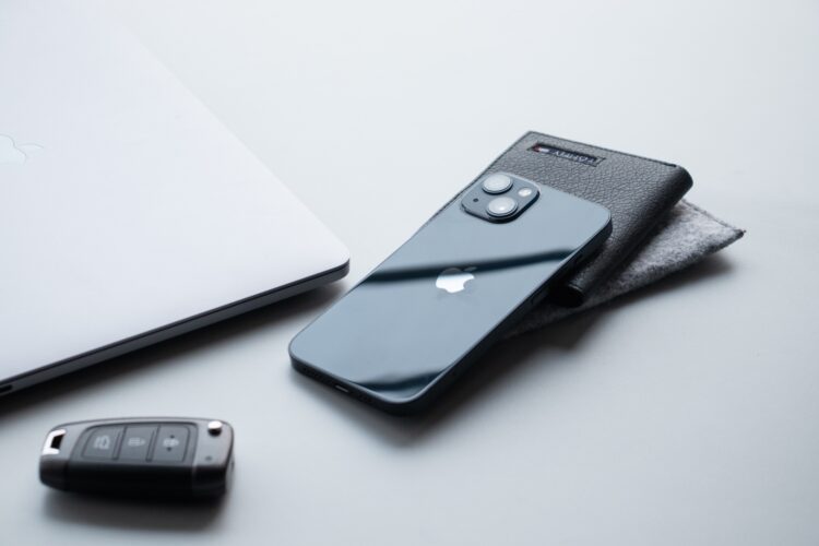 Zavedení občanského nebo řidičského průkazu v Apple zařízeních nebude jednoduché