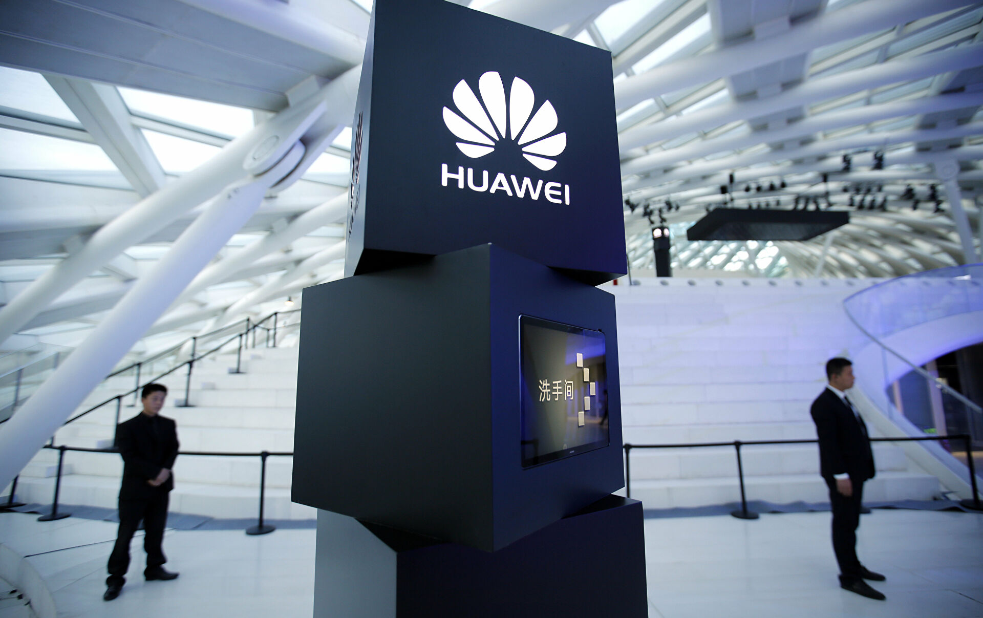 Huawei Mate V bude ohebný telefon, představí se těsně před Vánoci