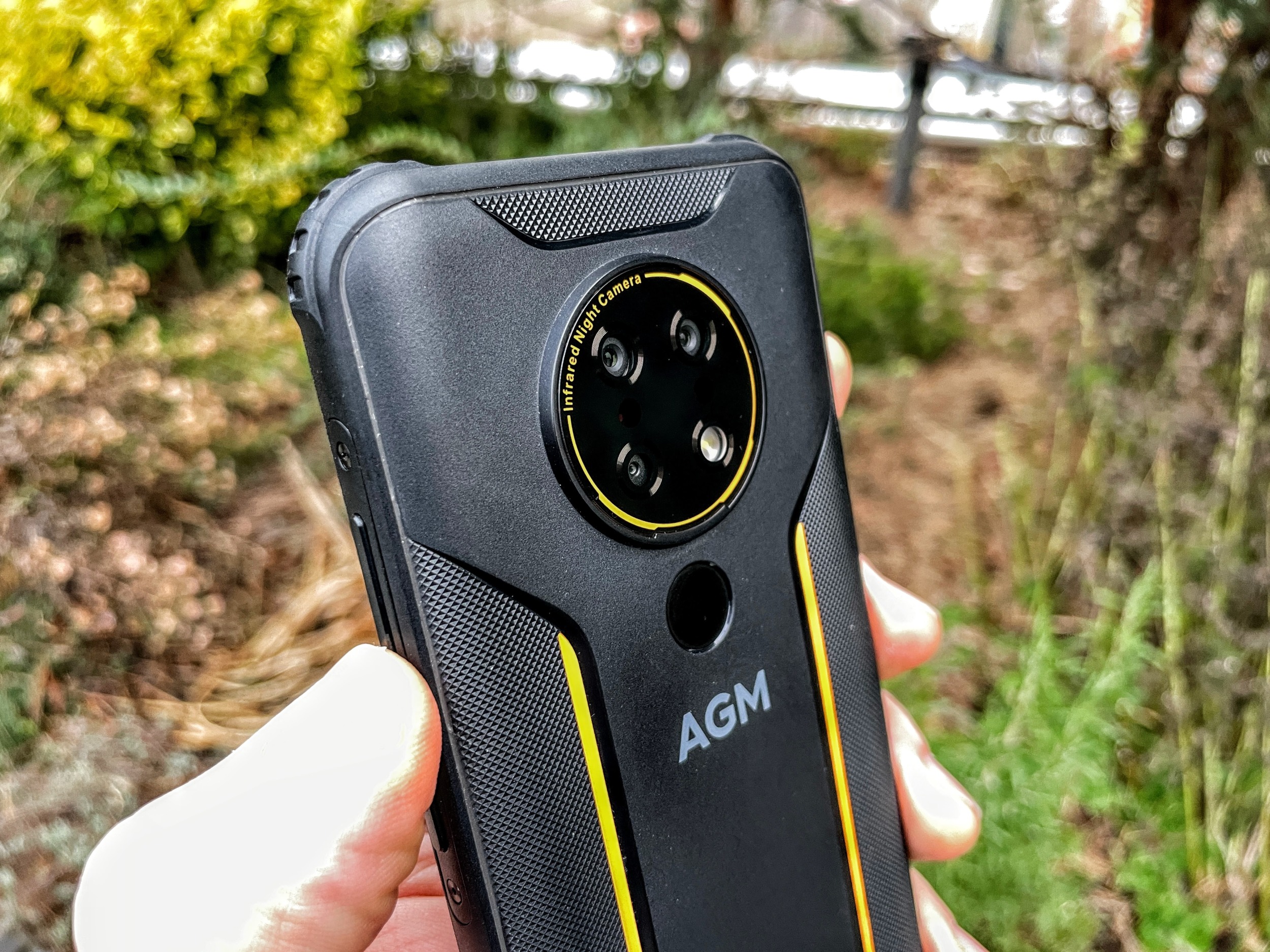 AGM H3: odolný smartphone do nepohody s nočním viděním a vojenskou certifikací [mini recenze]