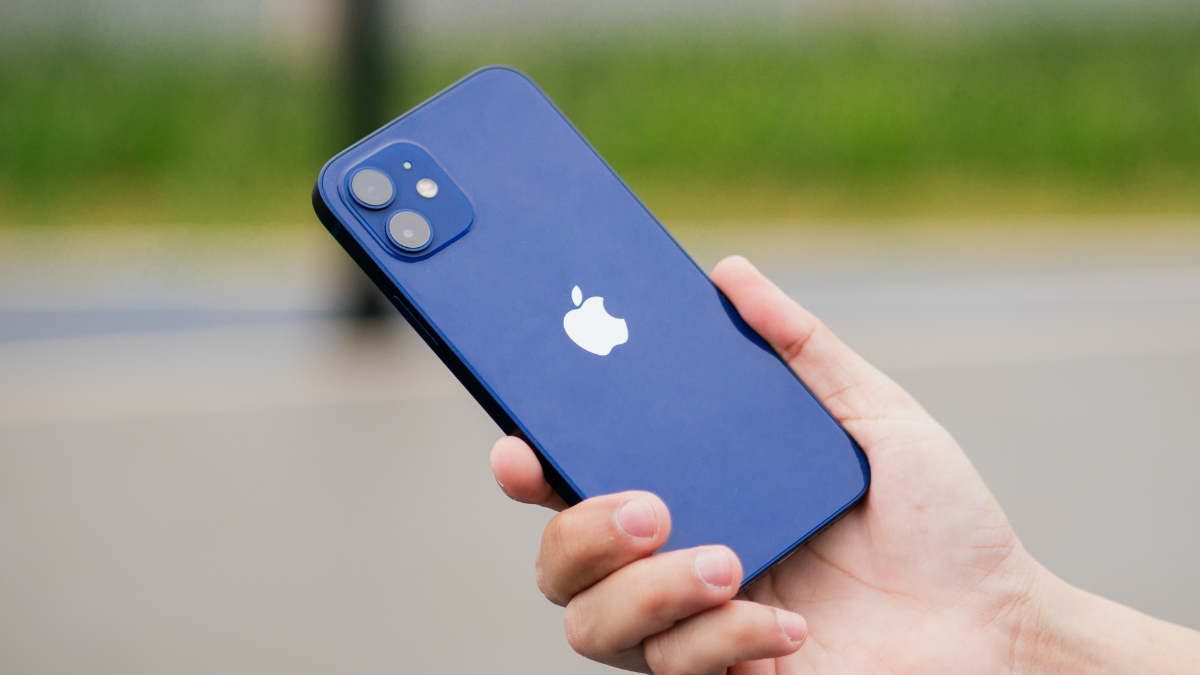 Apple vydá aktualizaci, která by měla řešit zvýšené záření u iPhonu 12