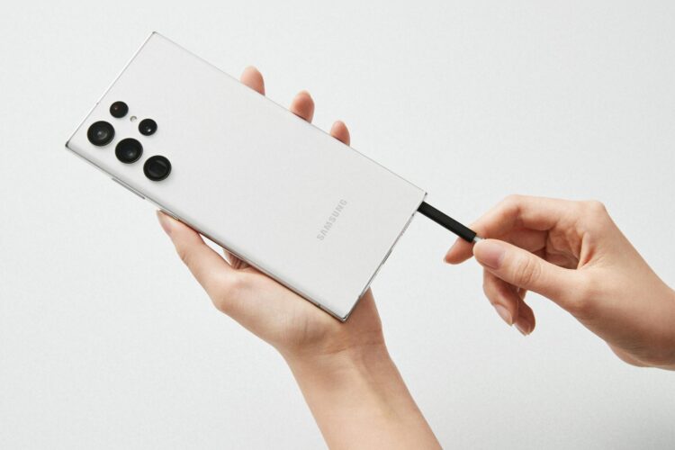 Novinka Galaxy S22 Ultra nahrazuje Note, cena startuje na 31 999 Kč