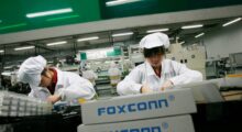 Foxconn pozastavuje výrobu, dodávky telefonů budou mít zpoždění