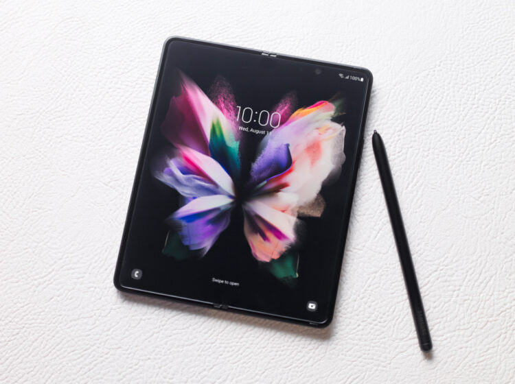 Samsung galaxyzfold3 5g s pen phantomblack 1 1000x746x