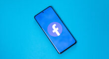 Facebook a Instagram testují placené ověření