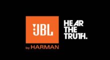Pouzdro u sluchátek JBL Tour Pro 2 nabízí dotykový displej