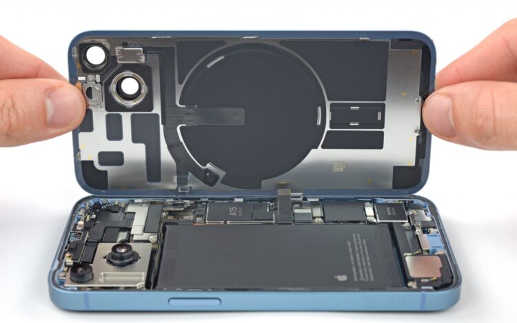 iFixit iPhone 14 3 2048x1281x