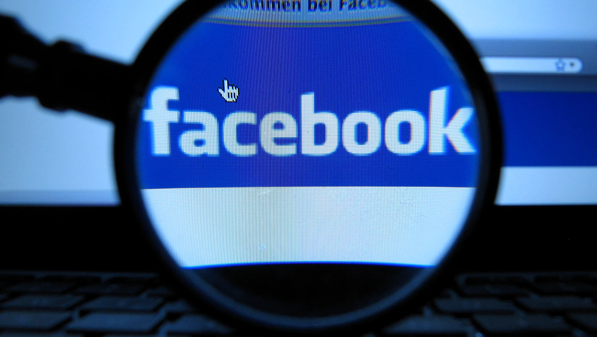 Facebook překonal hranici 2 miliard aktivních uživatelů denně, škrty však pokračují