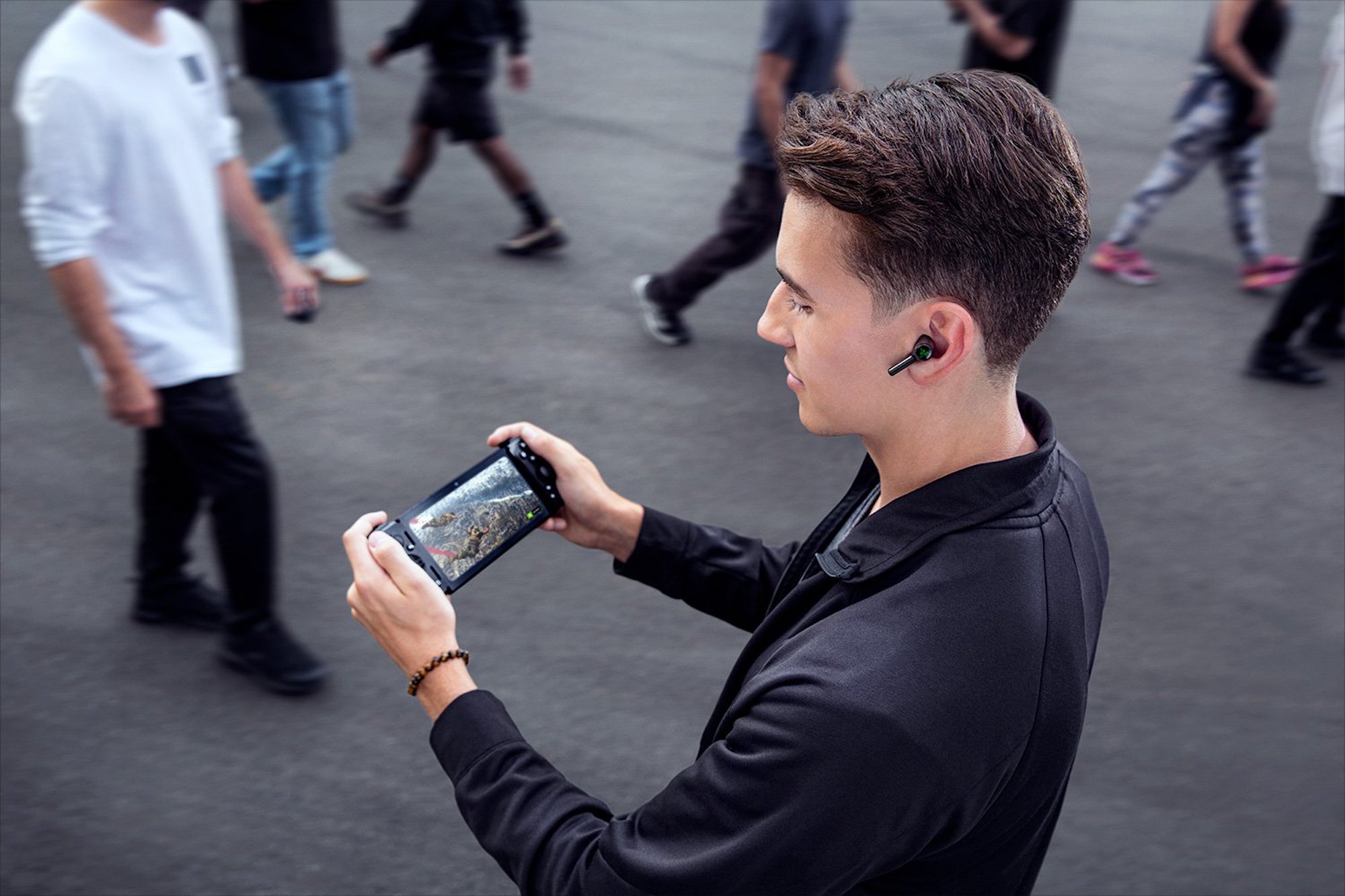 Razer přináší herní bezdrátová sluchátka Hammerhead HyperSpeed