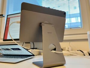 Epico Magnetic Stand for Apple iPad