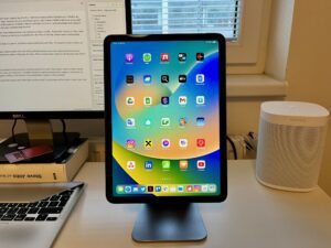 Epico Magnetic Stand for Apple iPad