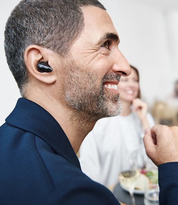 Sennheiser Conversation Clear Plus můžou pomoci při slabším sluchu