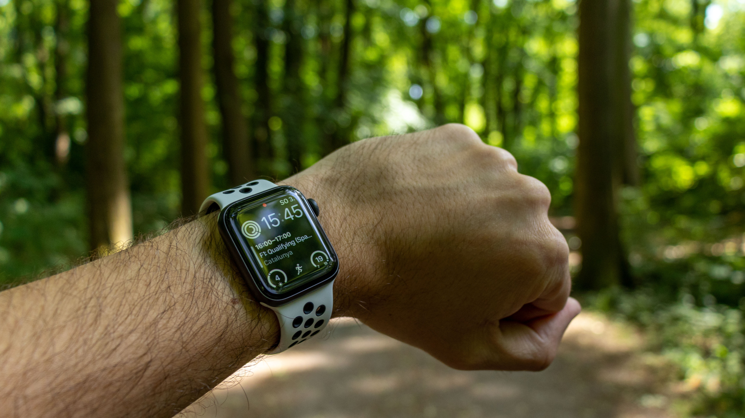 Apple Watch X by měly pravděpodobně přijít s tenčím pouzdrem a magnetickým řemínkem