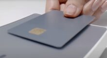 Samsung představil biometrickou platební kartu