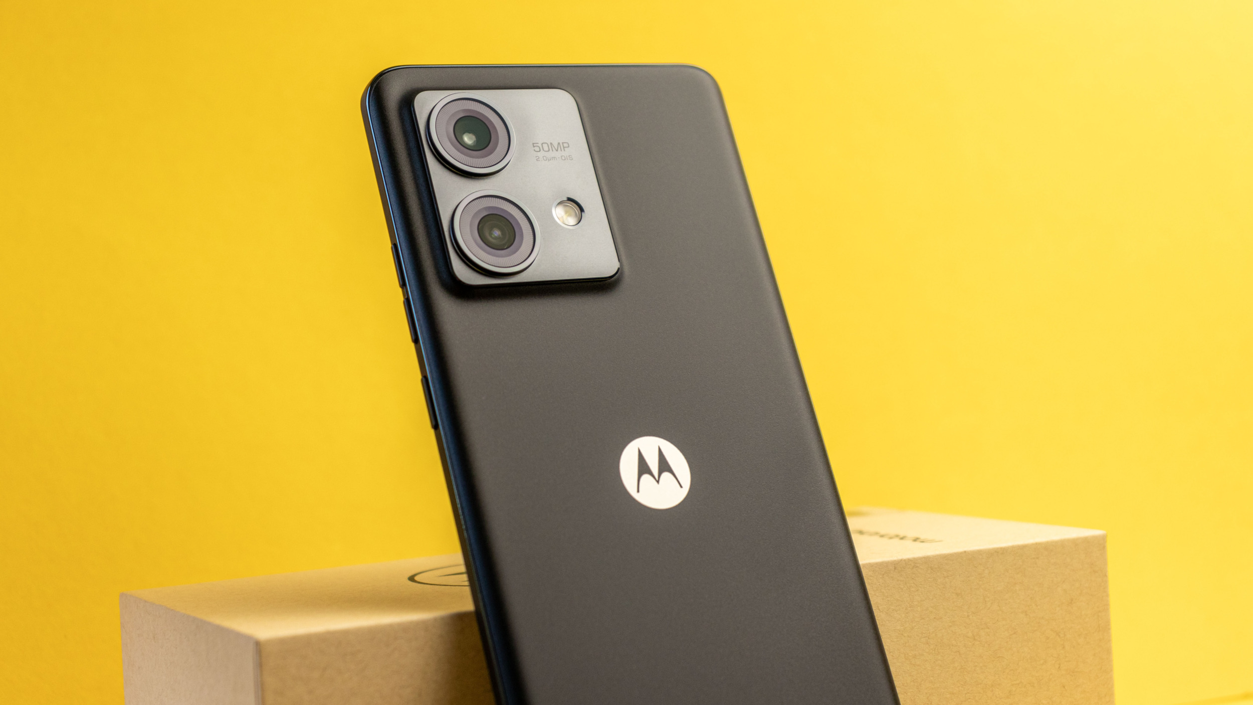 Motorola Edge 40 Neo – jasný, rychlý a vyvážený [recenze]