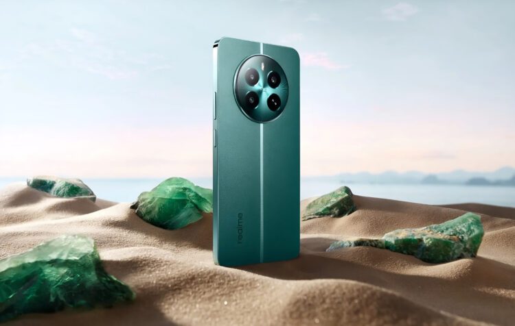 Realme 12+ je novinka s odolností vůči vodě a s OIS