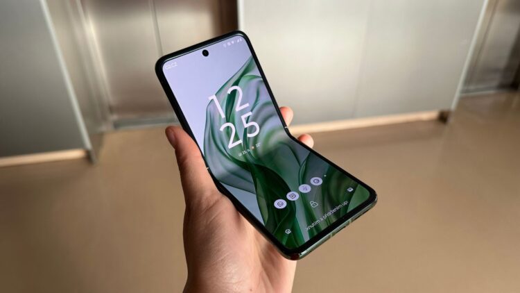 Motorola razr 50 ultra (3) 1920x1080x