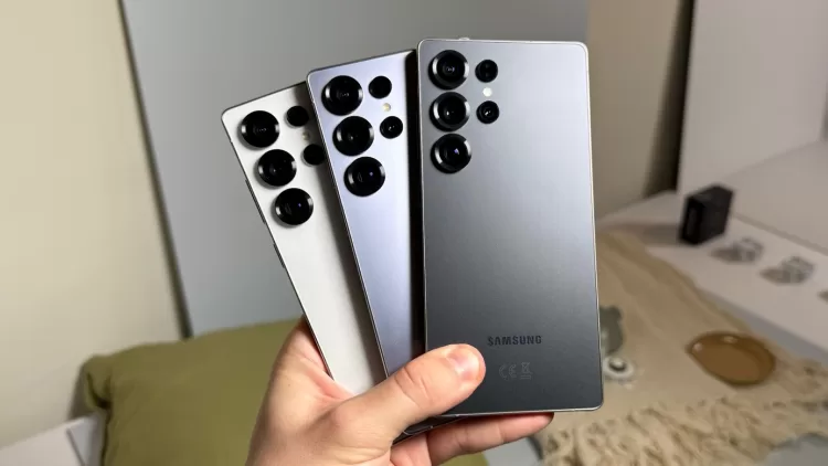 Obsah obrázku interiér, zeď, Elektronické zařízení, osobaObsah vygenerovaný umělou inteligencí může být nesprávný.